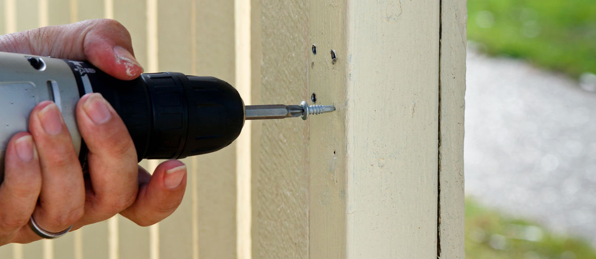 Repairing a fence with a screwdriver